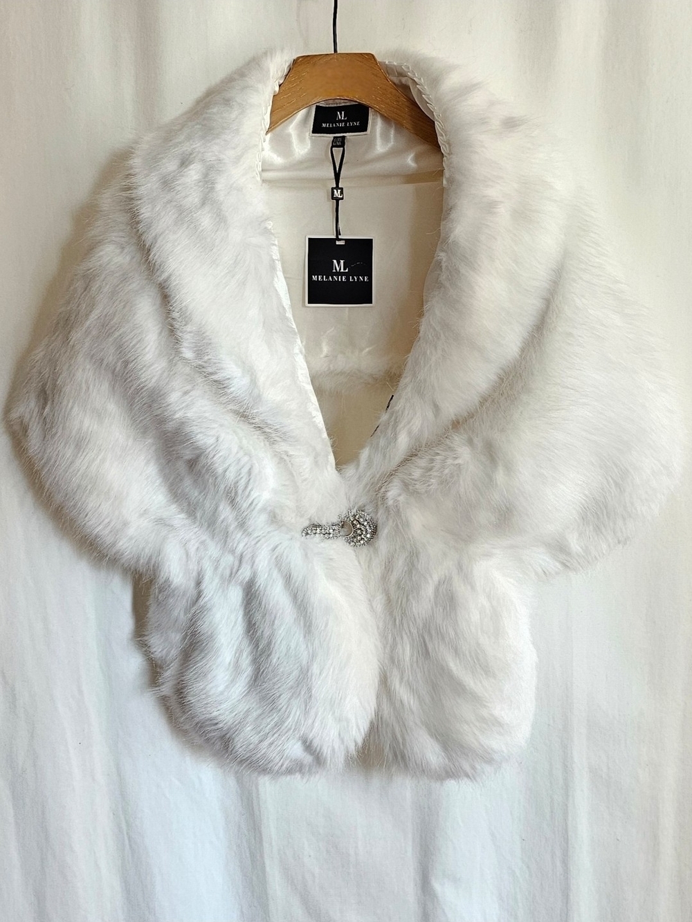 Melanie Lyne White Faux Fur & Rhinestone Bridal Shawl Stole - Picture 5 of 16